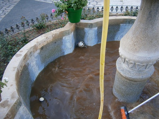 Revuelta de agua en fuente